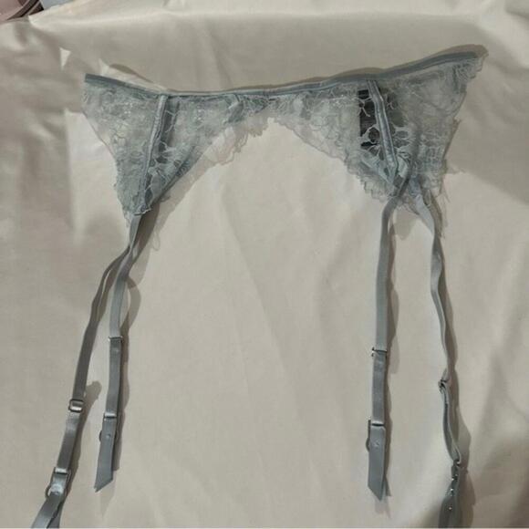Victoria Secret floral garter - Picture 1 of 3